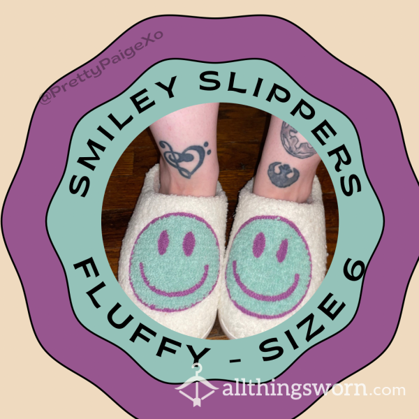 Dirty Smiley Slippers 💜 Well-worn With Toe Prints 💚 Small Size 6 👣