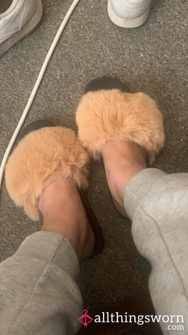 2 Pairs Of Fluffy Sandals