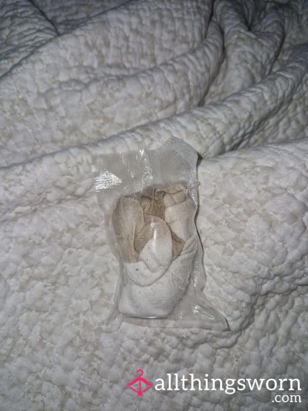 24 Hour Wear White Socks Vacuum Seal