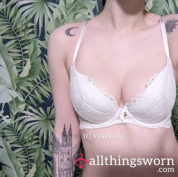 30DD White Lace Bra 🤍