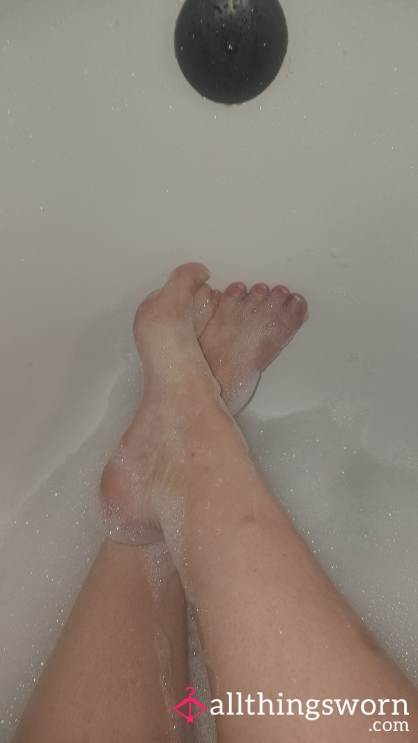 3.5 Minute Bubble Feet Bath