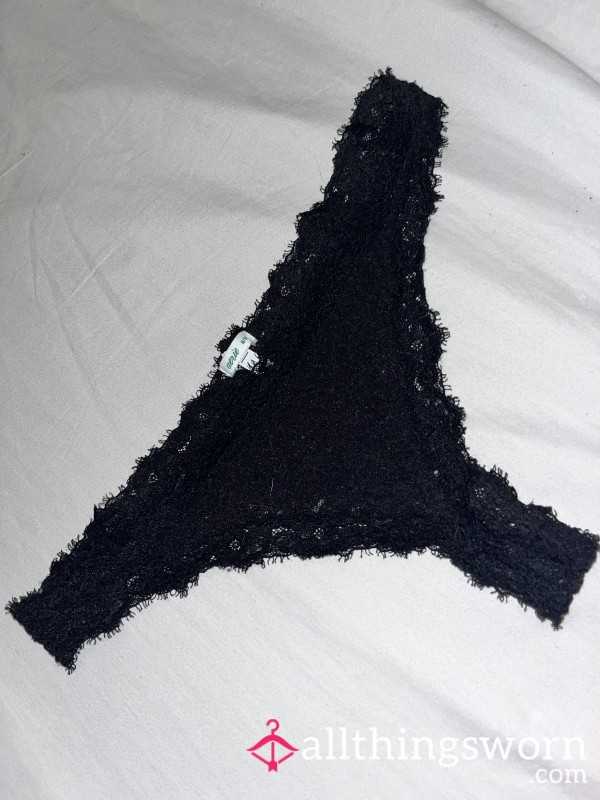 Black Flor*l Lace Aerie Thong