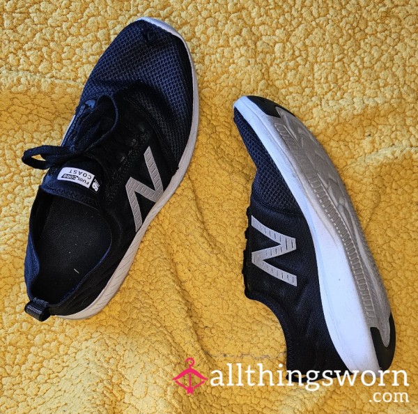 BLACK & WHITE New Balance Trainers