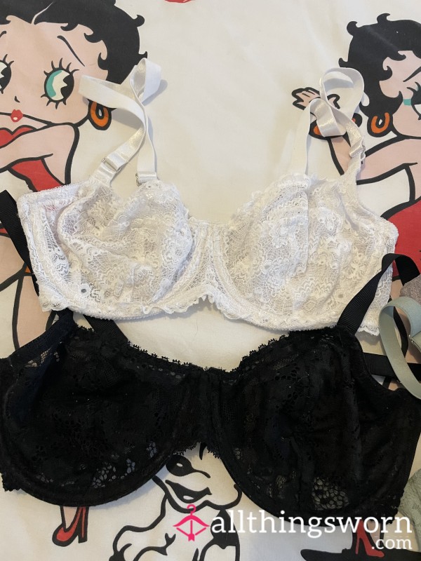 Bra Wears Black Or White Lace T.Shirt Bras