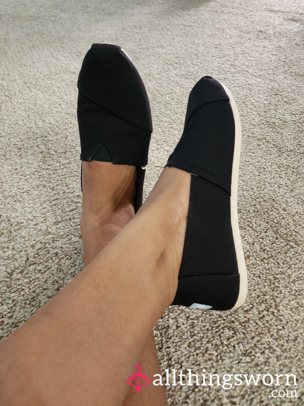 ***SOLD*** Brand New Black TOMS Alpartgata - Size 8