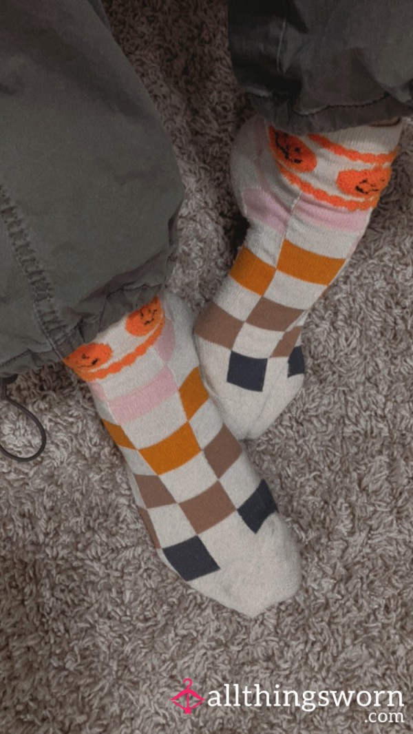 CHECKERED 🎃 SOCKS