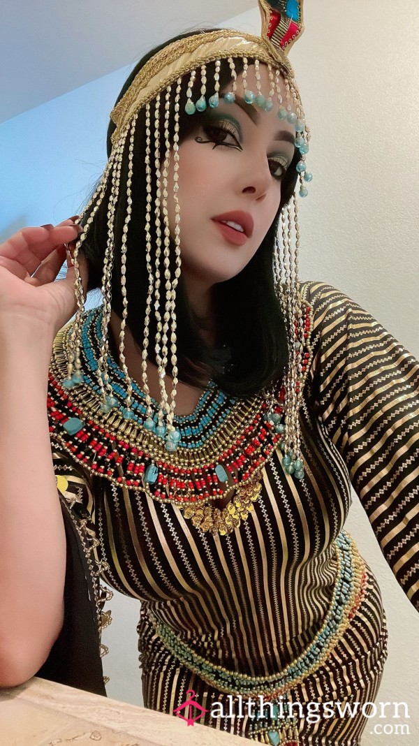 Cleopatra Halloween Video. Get Ready To C*m