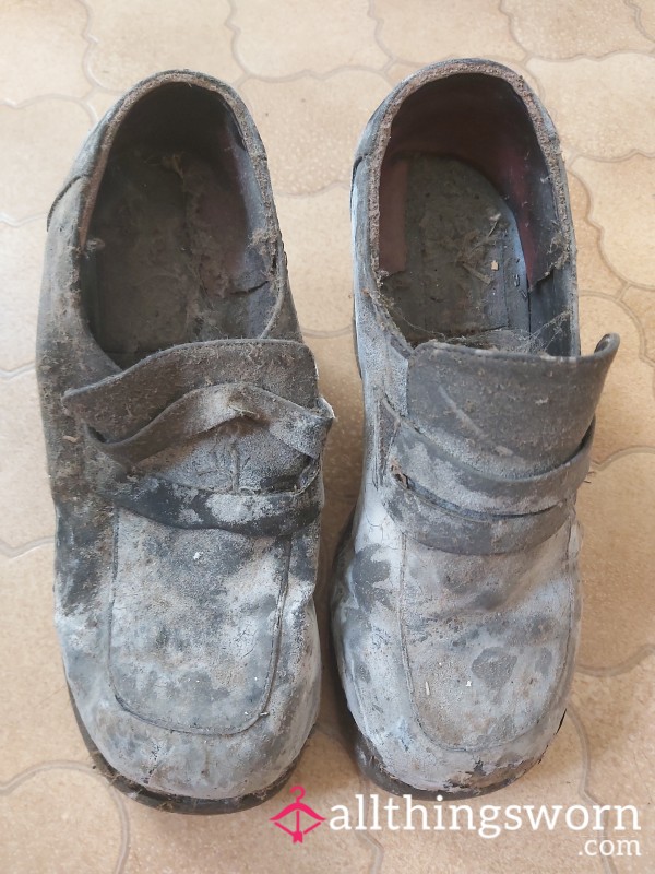 ***SOLD***CRAZY LISTING FOR THOSE LICK Fet**hES** Super Relic!!! Shoes Years Old Lost In Cupboard!!!