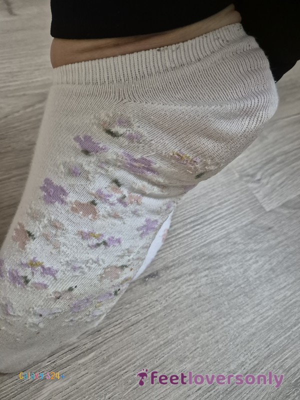 🔥🔥c*m In And Indulge In These Sweaty Stinky Flor*l Patterned Cotton Trainer Socks. Worn By Me Today!