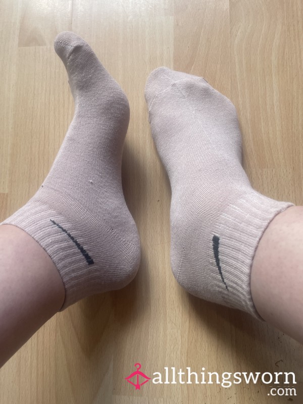 Cute Beige Trainer Socks, 3 Day Wear - Very Smelly