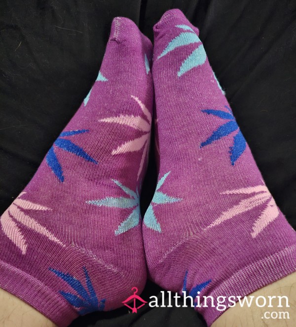 BBW Dark Purple Ankle Socks With Colorful Weed Leaves