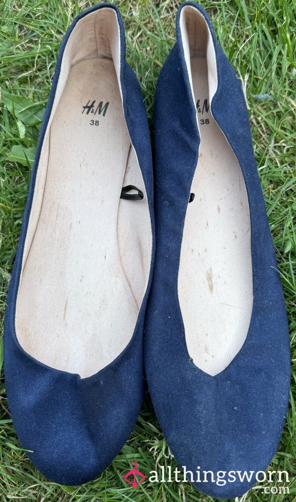 Dirty And Trashed Size 5 UK Navy Blue Flats 💙