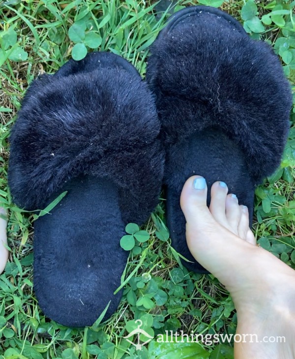 ✨sold✨Fuzzy Smelly Slippers