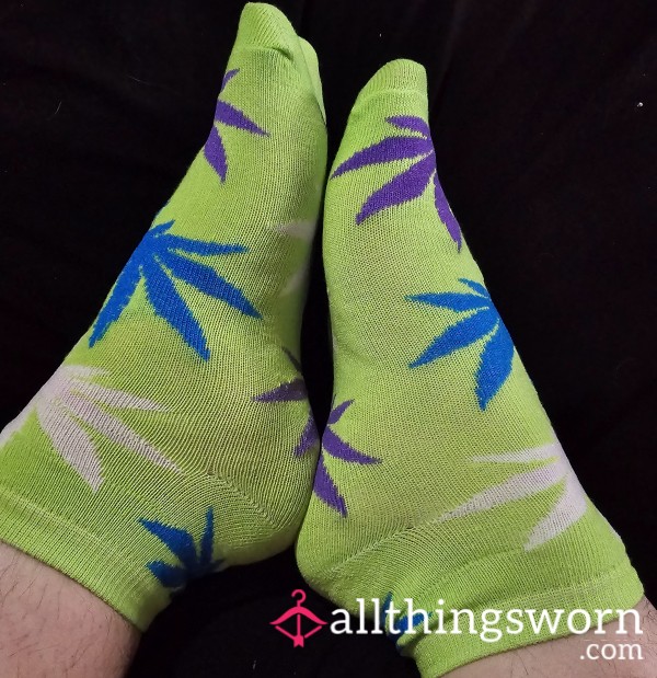 BBW Green Ankle Socks With Colorful Weed Leaves