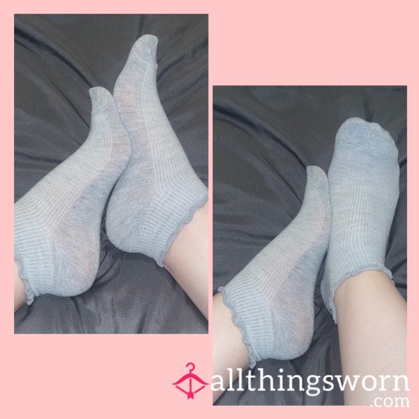 GREY RUFFLE ANKLE SOCKS - WORN FOR 3 DAYS 💦