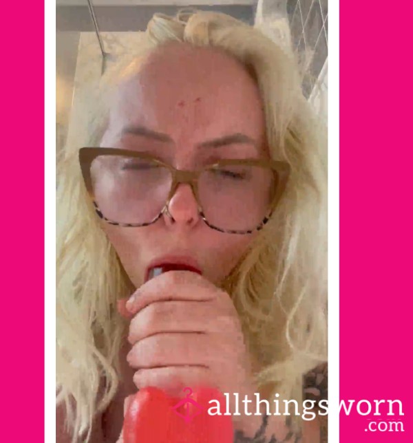 Dildo Blowjob 🍆 Hot With Glasses 🤤