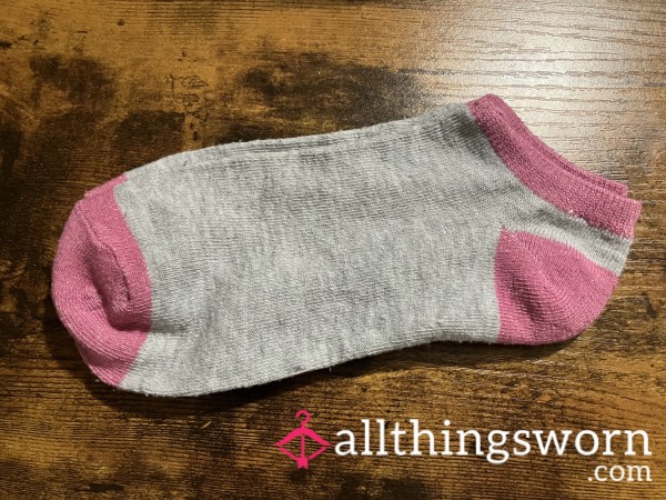 Light Gray Ankle Socks W/ Pink Heels & Toes