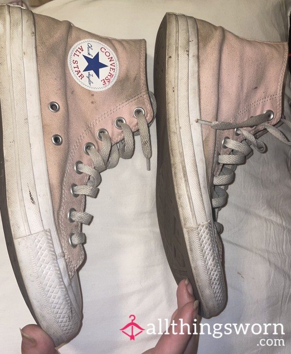 (10/10 Smelly) Light Pink Converse High Top Chuck Taylor’s US W10