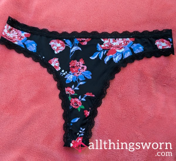 🖤Medium Sized Black Floral Thong
