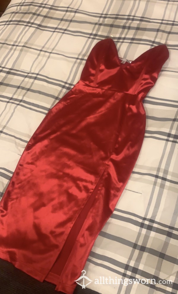 Want To See How HOT It Is On?! Pm Me…;) ;) Buy It Now—it’s SO, Sooo Sexy!! 💯🥵😘 Read Description For Some Ideas—-hotttt!! My SEXY, Red Satin Dress, Stunning, Gorgeous HOT!!