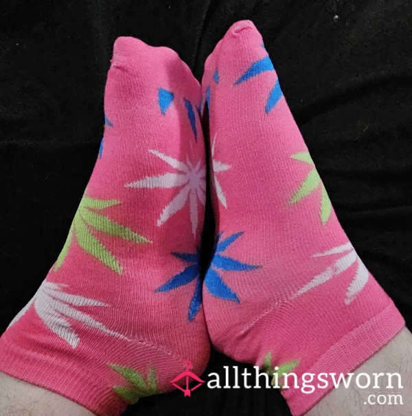 BBW Neon Pink Ankle Socks With Colorful Weed Leaves