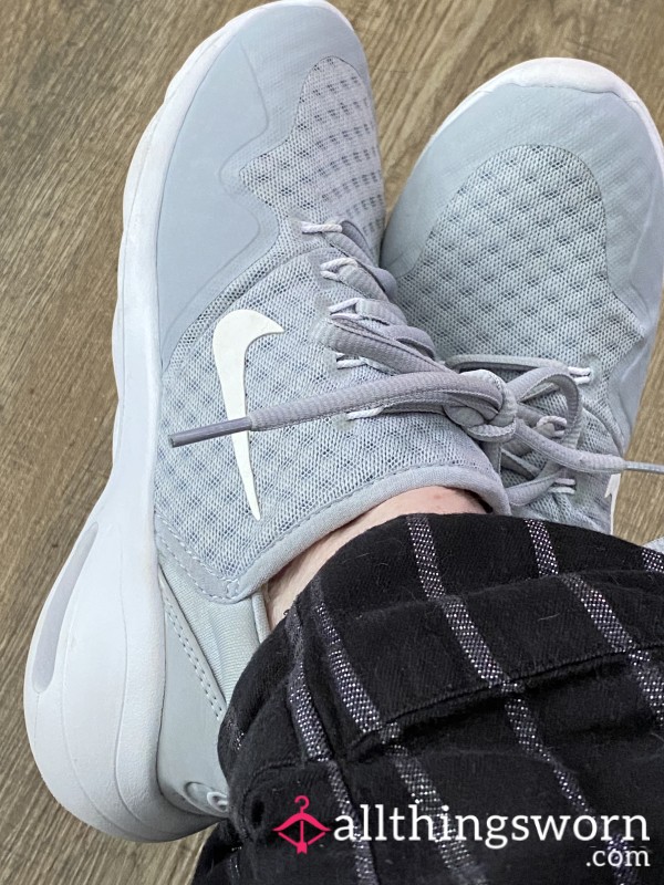 Nike Air Max Sneakers Gray