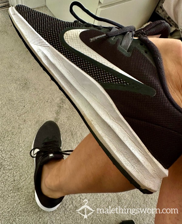 NIKE RUNNING DOWNSHIFTER RUN FAST JUST DO IT BLACK TRAINERS 👟👟 WELL WORN USED SWEATY 🥵 MUSKY SKUNKED 💪🏽🥵👟👟💧💧👅✅