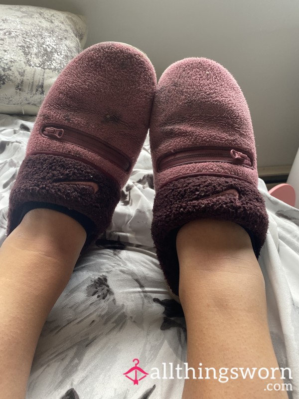 Nike Slippers! Super Smelly 🤤