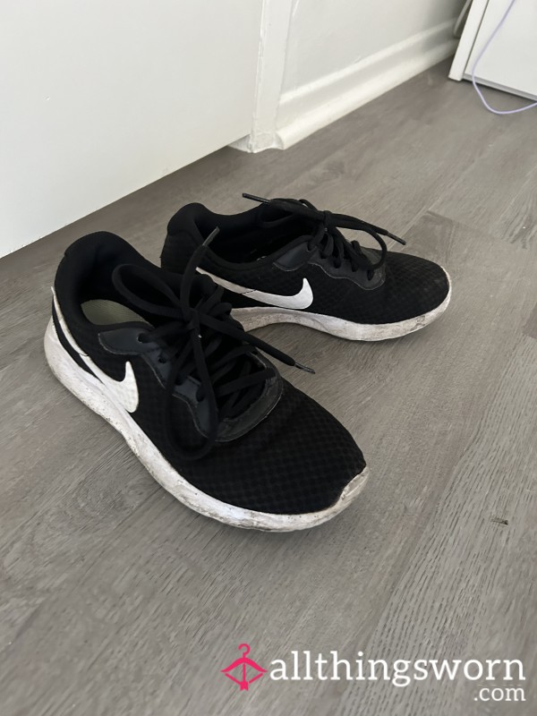 Nike’s Size 6