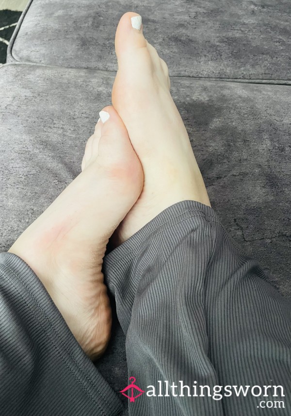 Picture Set Of My Sexy Toes 💜🖤💜🖤