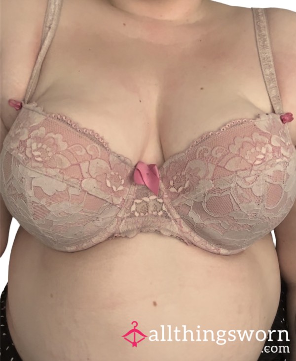 🌸 Pink Floral Lacy Well Worn 42C Bra 🌸