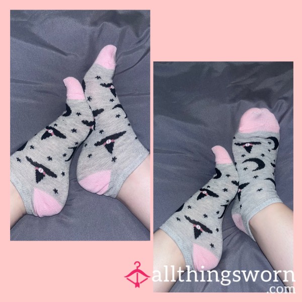 PINK GREY AND BLACK WITCH HAT ANKLE SOCKS - WORN FOR 3 DAYS 💦