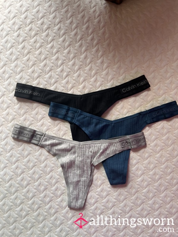 Ribbed Calvin Klein Thongs