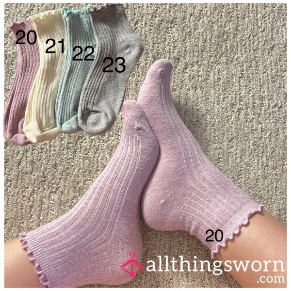 Scalloped Crew Socks