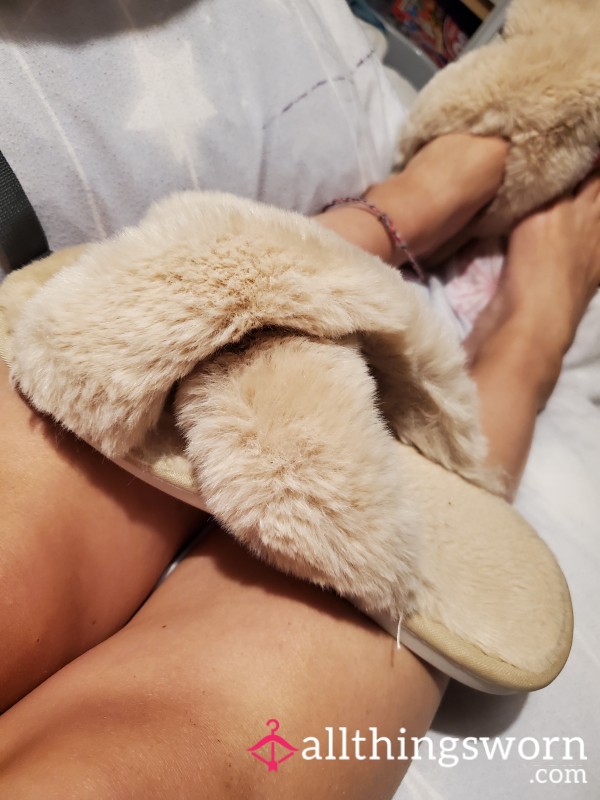 S**y & Smelly Beige Open-Toe Slippers