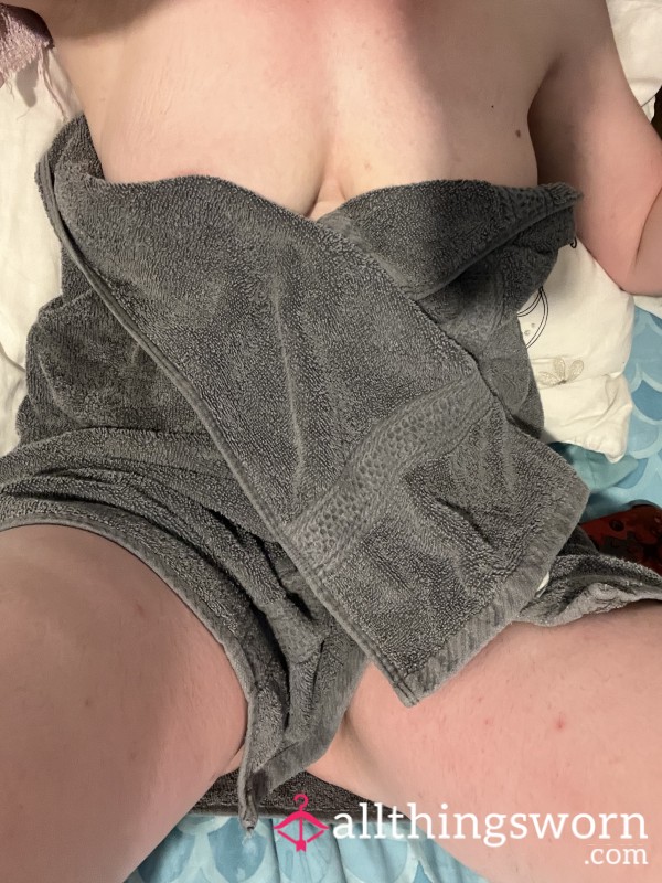 Sexy Under Towel Secret Fingering Masturbation Video