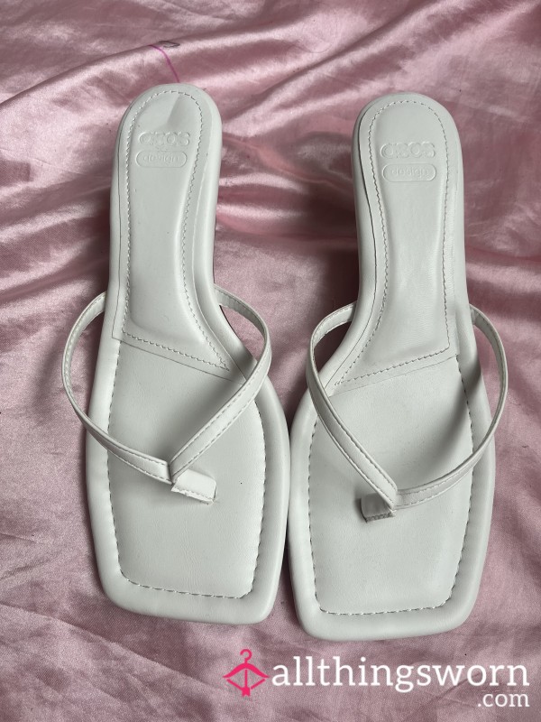 S**y White Size 6 Kitten Heels 🤭 Toe Thong Flip Flop Heels 🤍