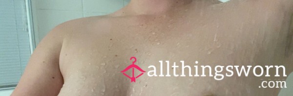 Showering And Playing With Titties