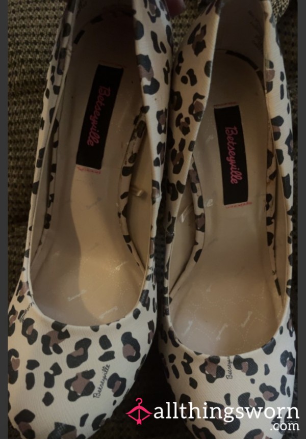 (Size 6 US) Cheetah Leopard Stiletto Pumps 🖤