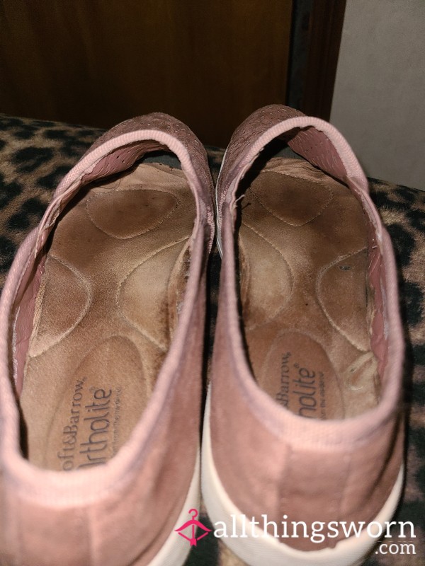 Size 9 Well Worn SWEAT FILLED Slip On Shoes