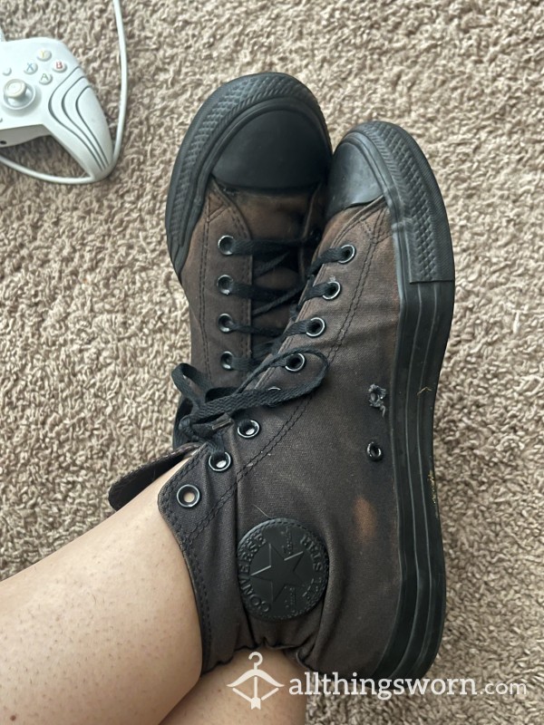 (Sold)Smelly Black Converse/ 2 Years Old/ Cheesy Corn Chip Scent/ Size 10 Feet