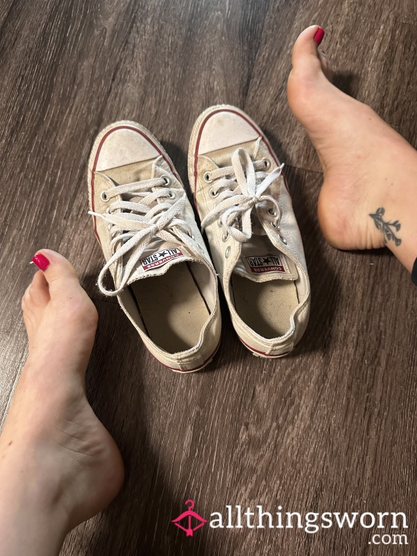Stinky Barefoot Converse 🤪
