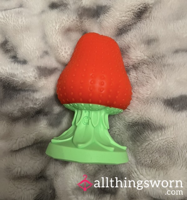 Strawberry Trophy Bu*t Plug