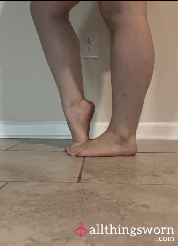 Stretching My Feet, Toes, And Calves! 1.5 Minutes