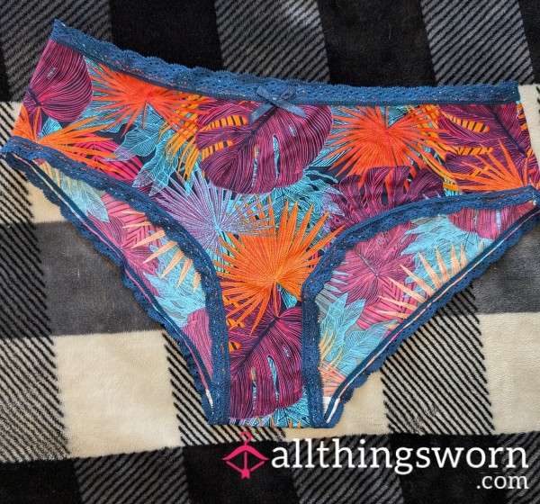 Super Soft Panties With Lace Trim And Colorful Pattern