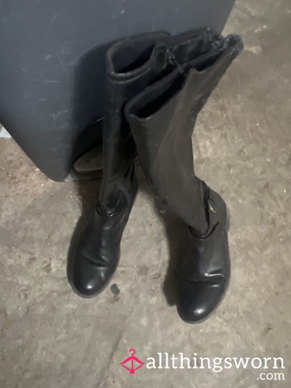 Tall, Black Smelly Boots Comes With Seven Day Wear