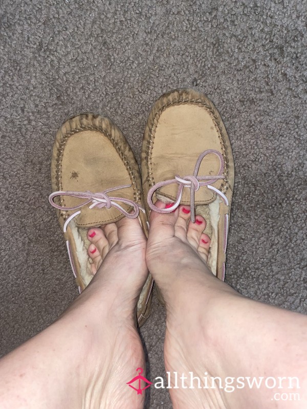 UGG Leather Slippers Super Worn In And Smelly