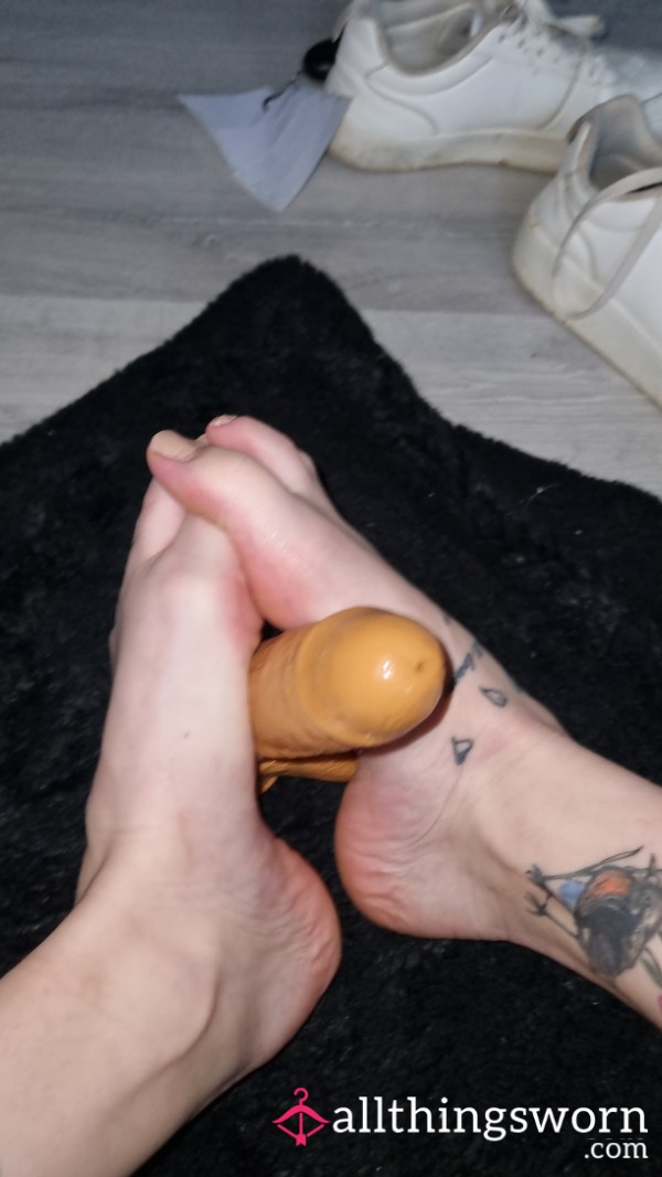 Using My Feet To Wank A Di**o