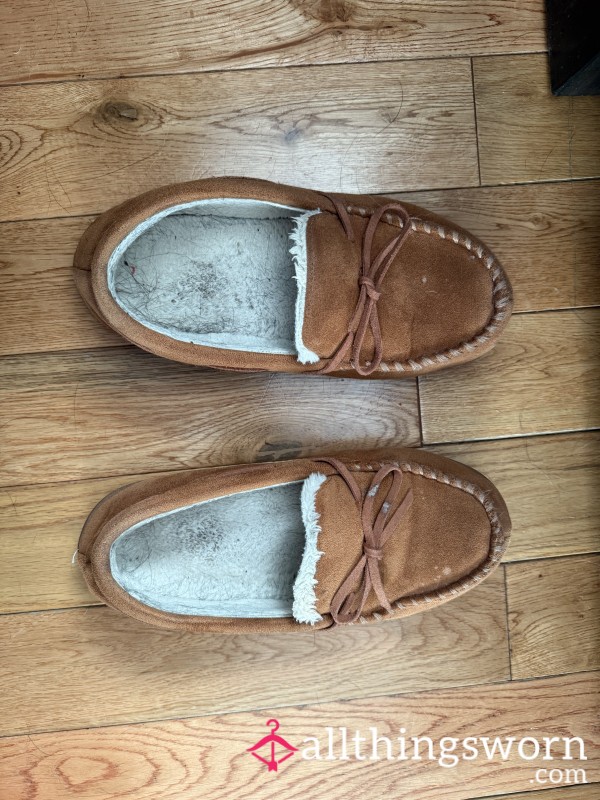 VERY WORN Slippers