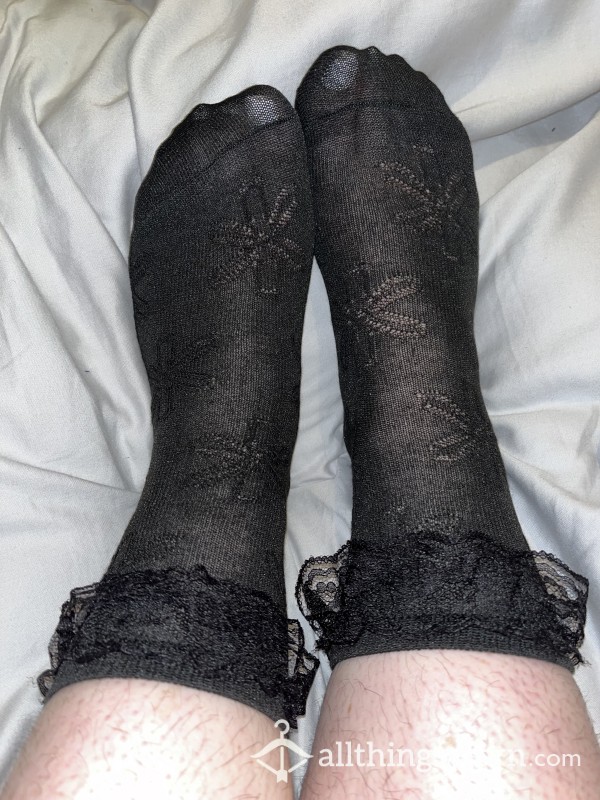 Well Worn Black Cotton Frilly Ankle Socks 🖤